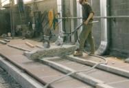 Lavorazione pietra su piano aspirato 